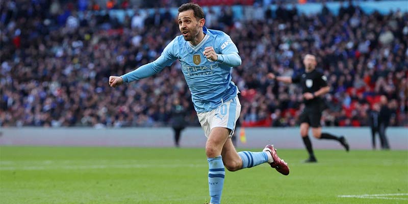 Bernardo Silva có lối chơi cần mẫn, chịu khó